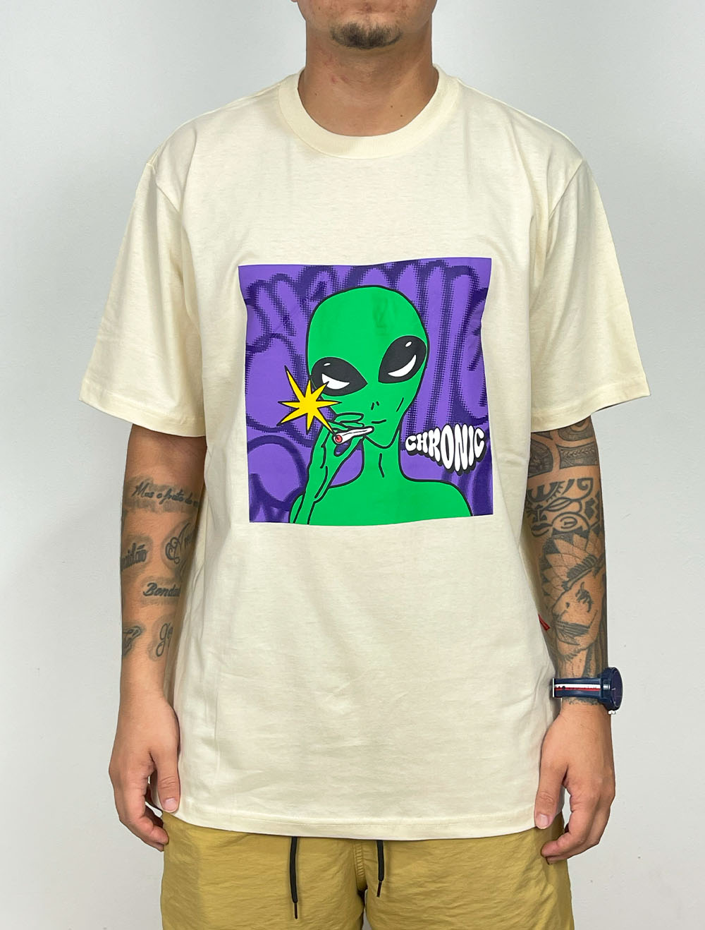 Camiseta Chronic Alien Mais Loco que o Bagulho - Creme