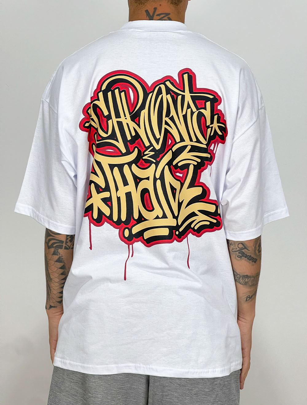 Camiseta Oversized Chronic/Thaíde Tag Streetz - Branca