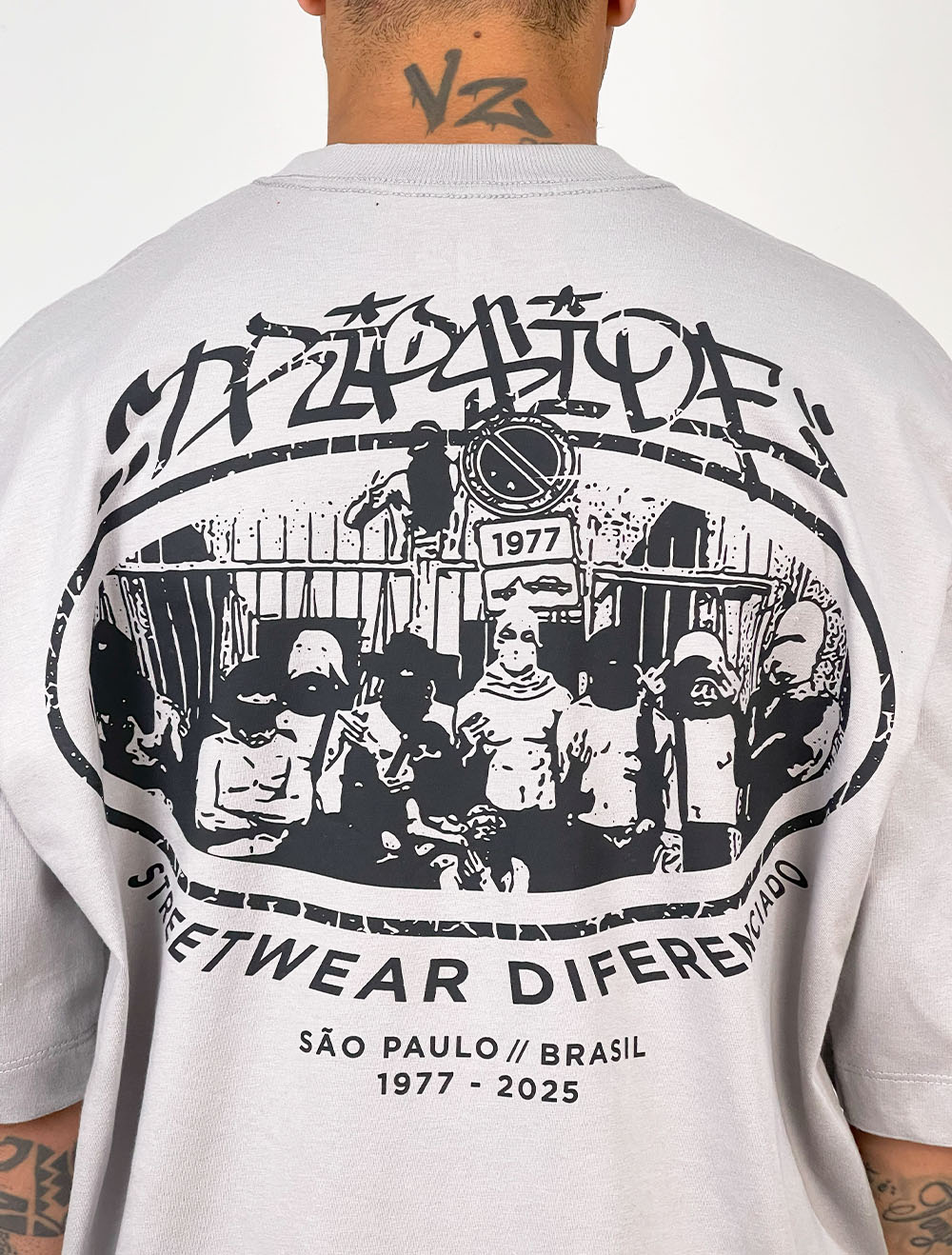 Camiseta Oversized Trip Side Gang Jail - Cinza