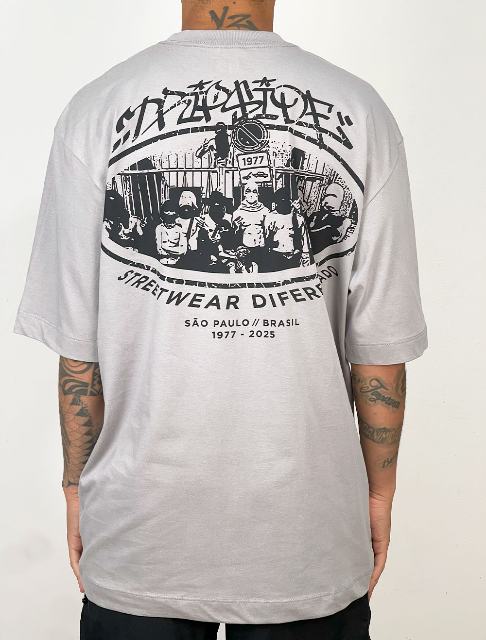 Camiseta Oversized Trip Side Gang Jail - Cinza