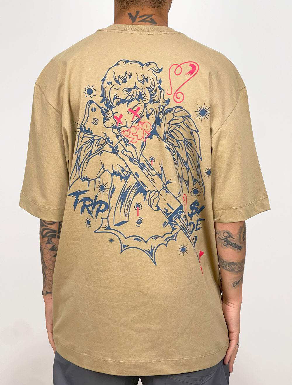 ASSASSIN / armed-n-dangerouz サイン　g-rap Camiseta Oversized Trip Side Anjo Gangsta Tag Arabe