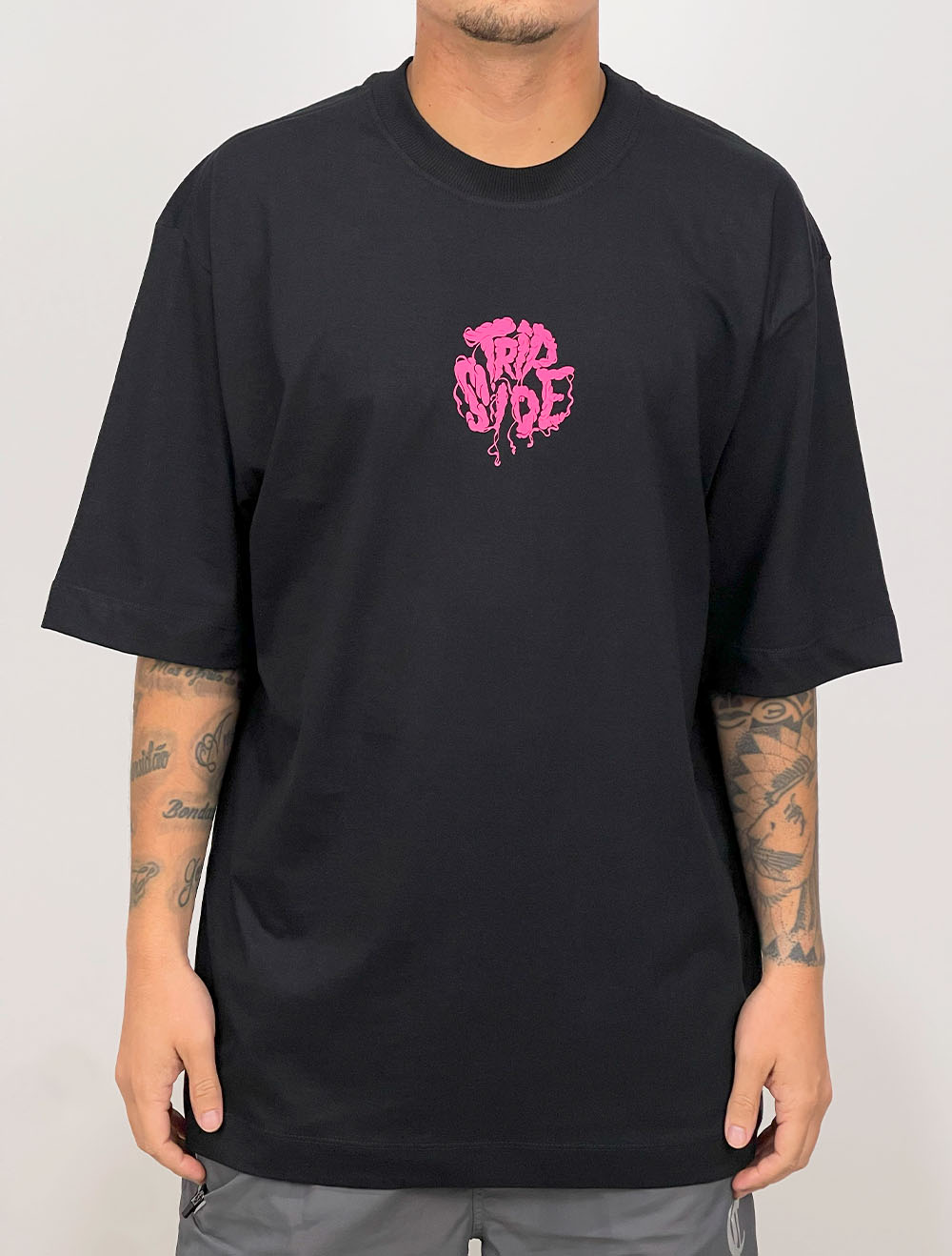 Camiseta Oversized Trip Side Fumaça - Preta