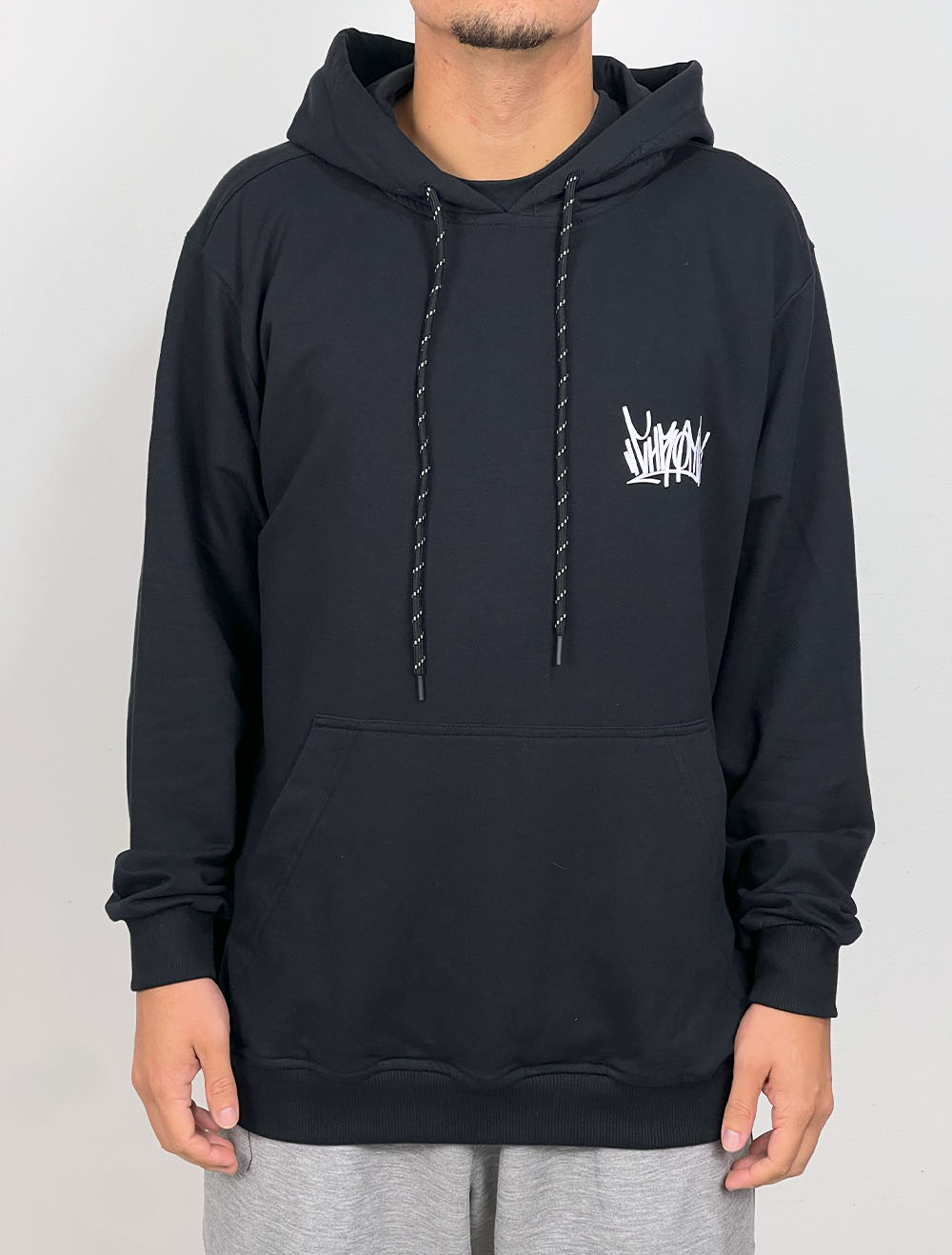 Blusa Moletinho Chronic Multi Tags Back Preta