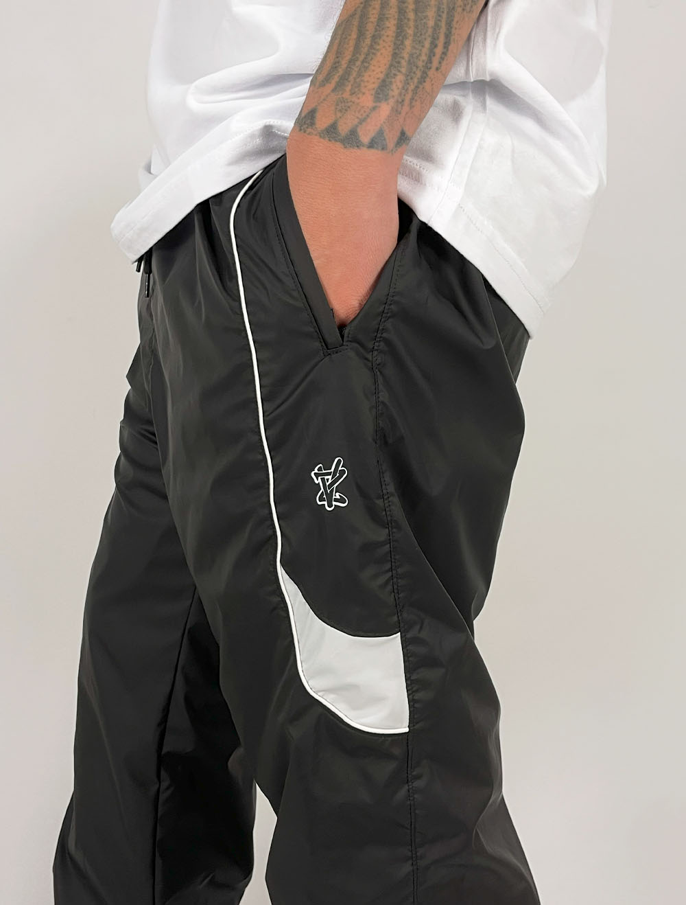 ウェア LUZ e SOMBRA TRAINING LONG PANTS LUZ e SOMBRA 2024FW | KISHISPO Kemari87 公式通販サイト