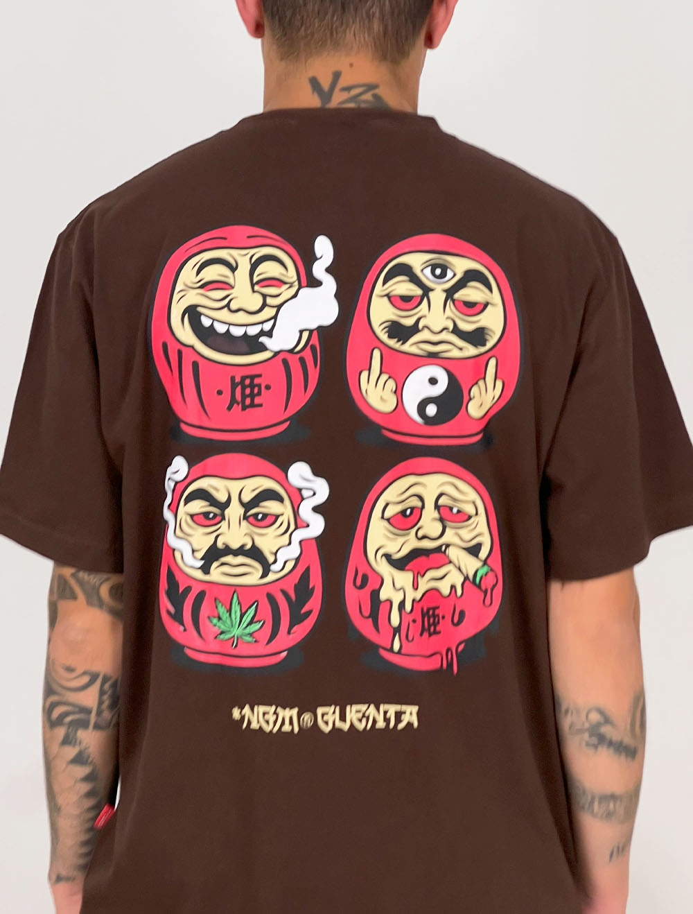 Camiseta Chronic Daruma Reaction - Marrom