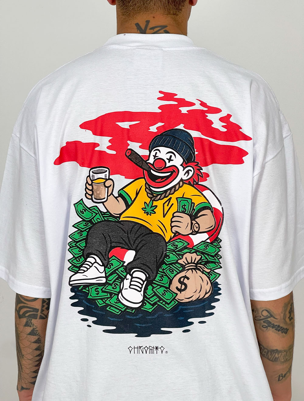 Camiseta Oversized Chronic Palhaço Money Design - Branca