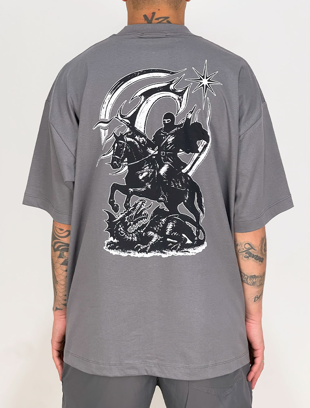 トップス WHIZ LIMITED 25SS COACH SHIRT WL-S-97 Camiseta Oversized Chronic São Jorge Oração Update - Cinza Escuro