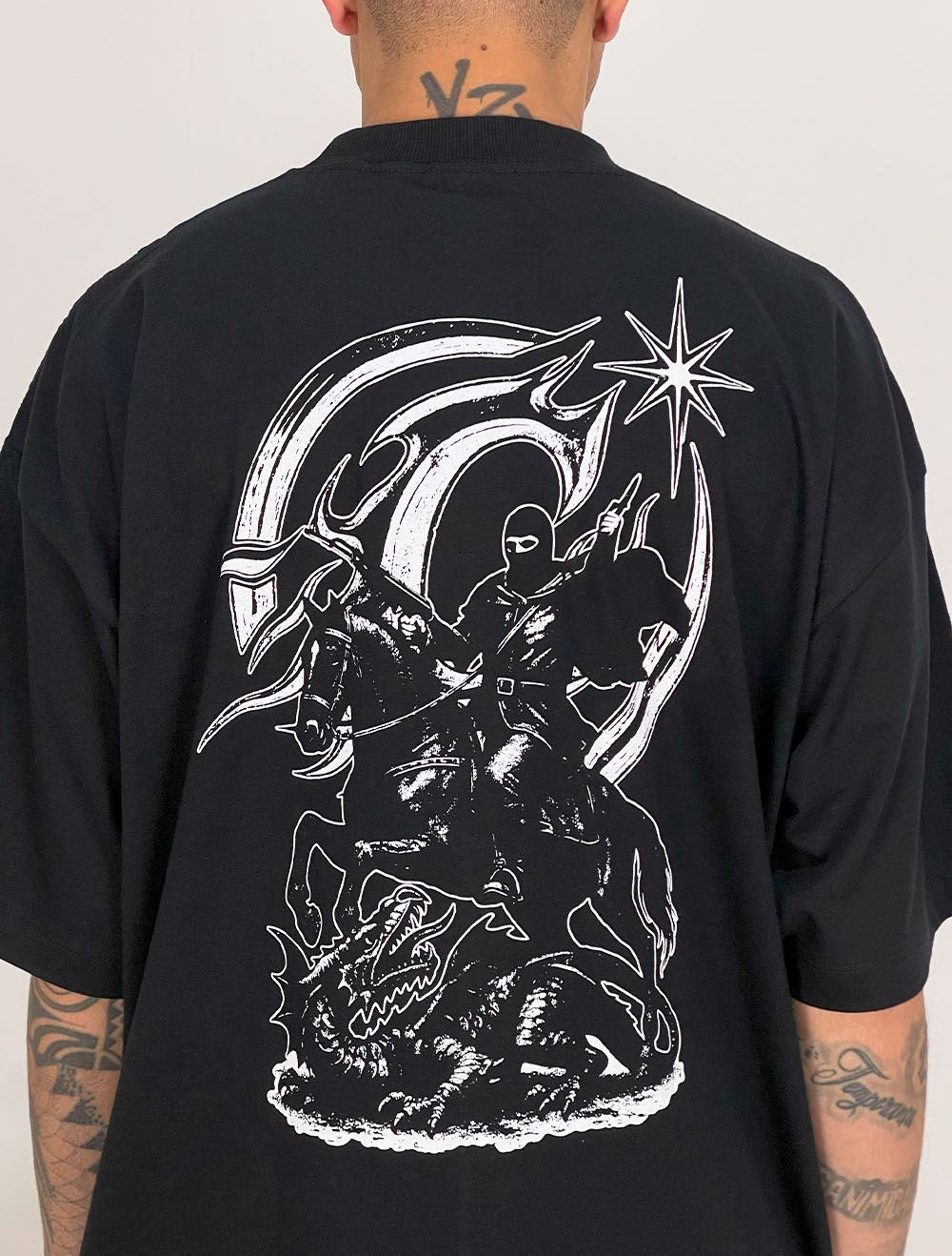 @kiruanofashion 様 Camiseta Oversized Chronic São Jorge Oração Update - Preta