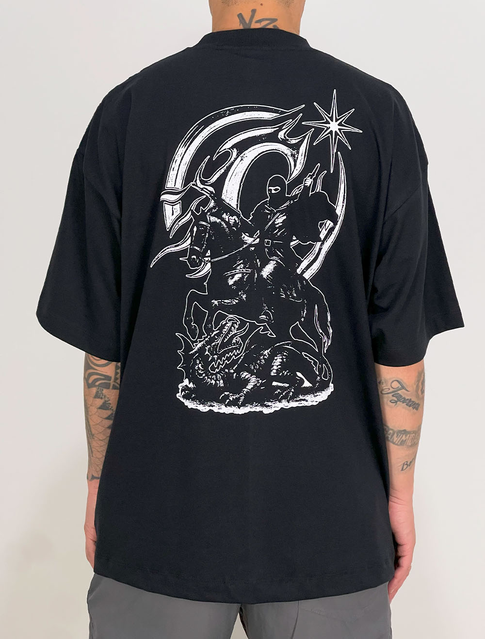 Camiseta Oversized Chronic São Jorge Oração Update - Preta