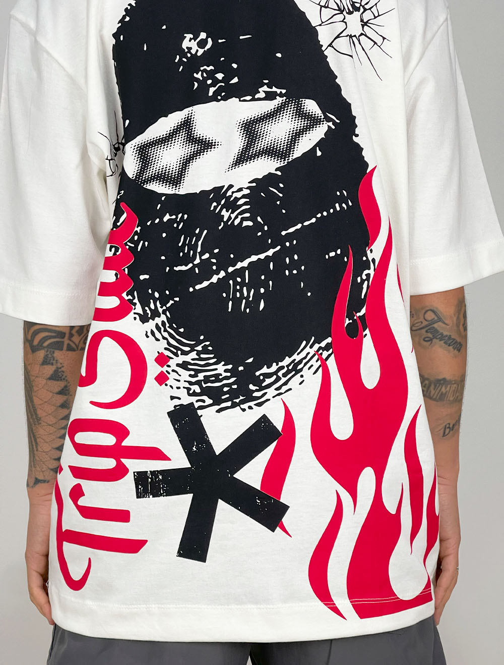 Camiseta Oversized Premium Trip Side Tag Arabe Balaclava