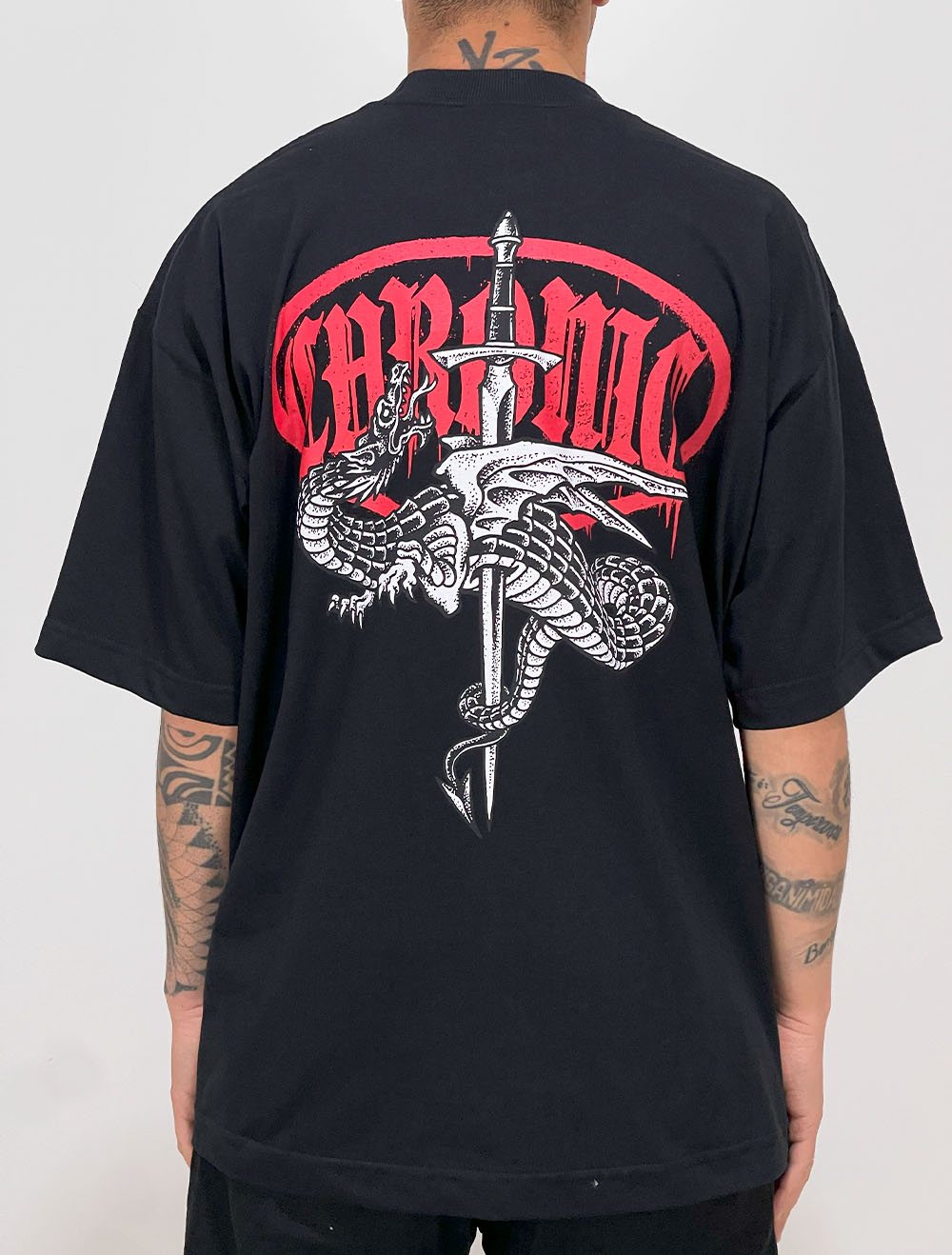【g-rap】 JON DO / DIA CHRONICS Camiseta Oversized Chronic S.J. Dragão Logo Caos
