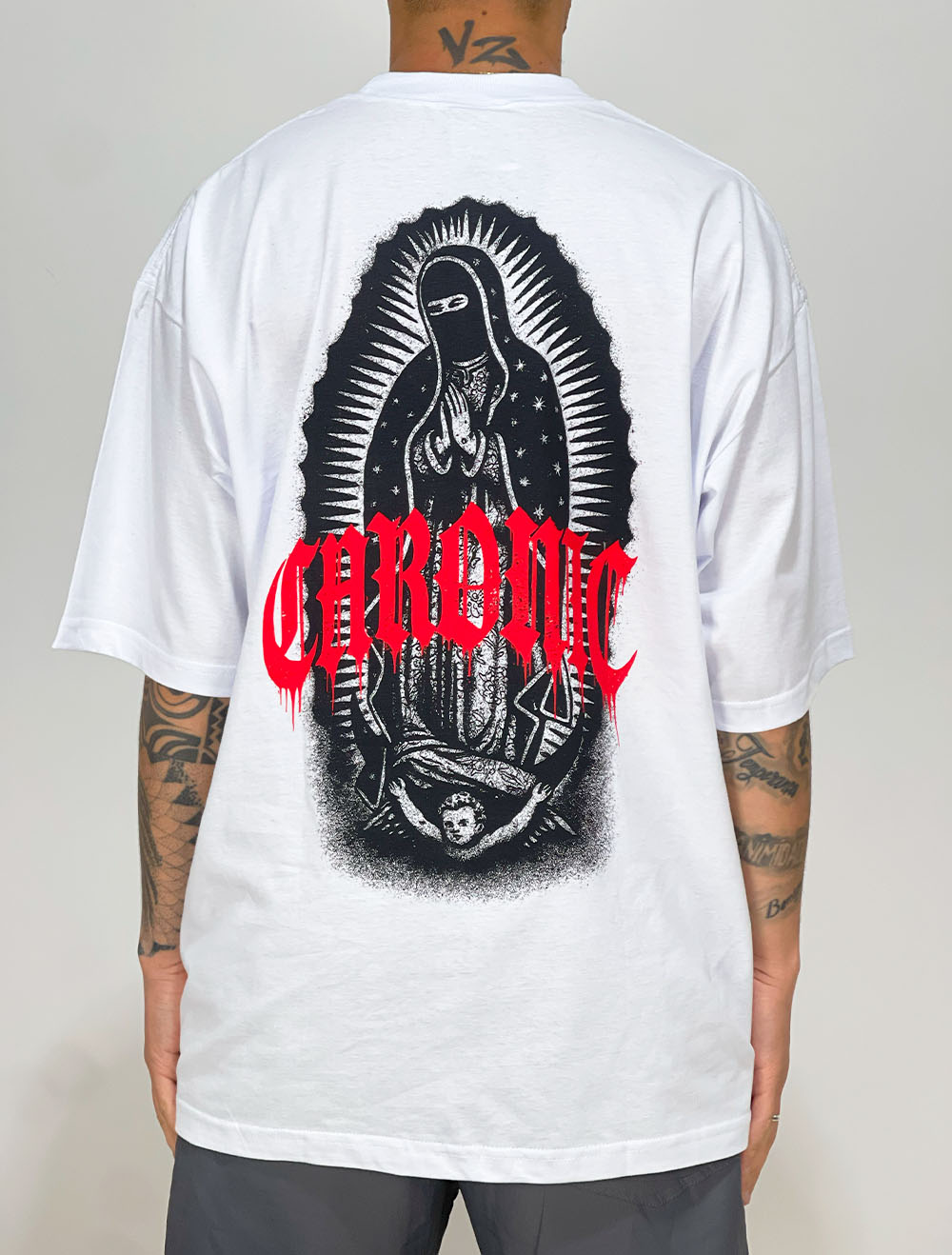Camiseta Oversized Chronic Santa Guadalupe Shadow