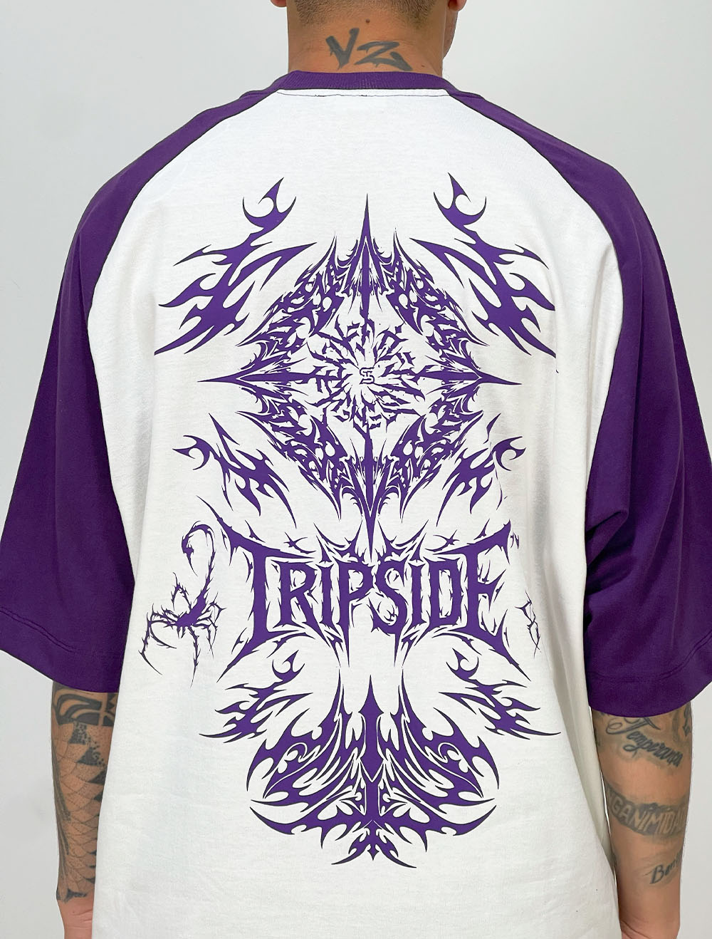 Camiseta Oversized Premium Raglan Trip Side Dark Old