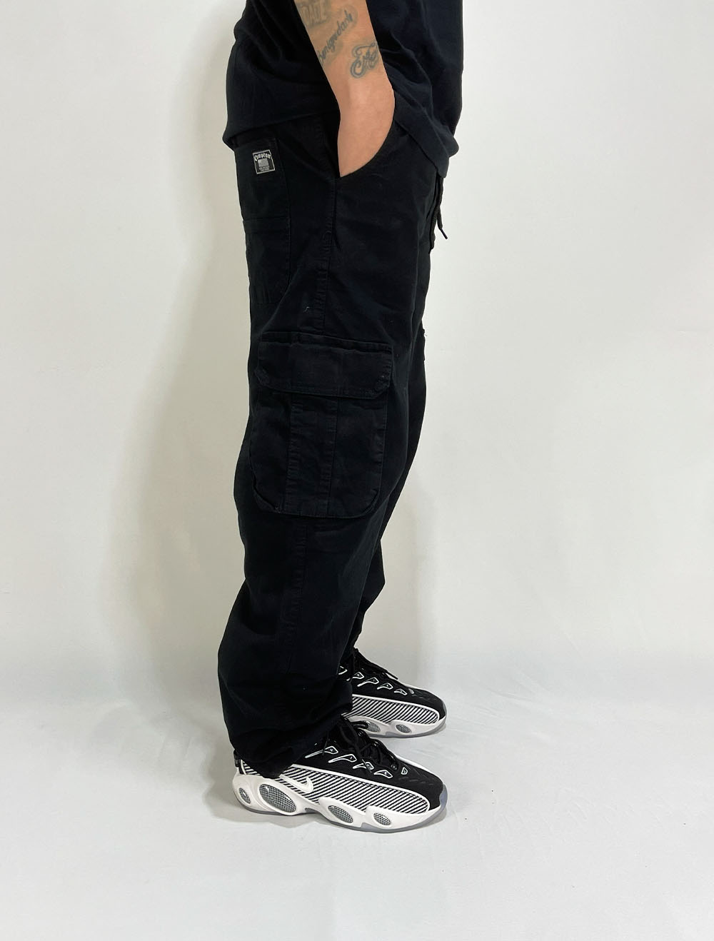 Calça Sarja Cargo Compton bolso Flap Wing