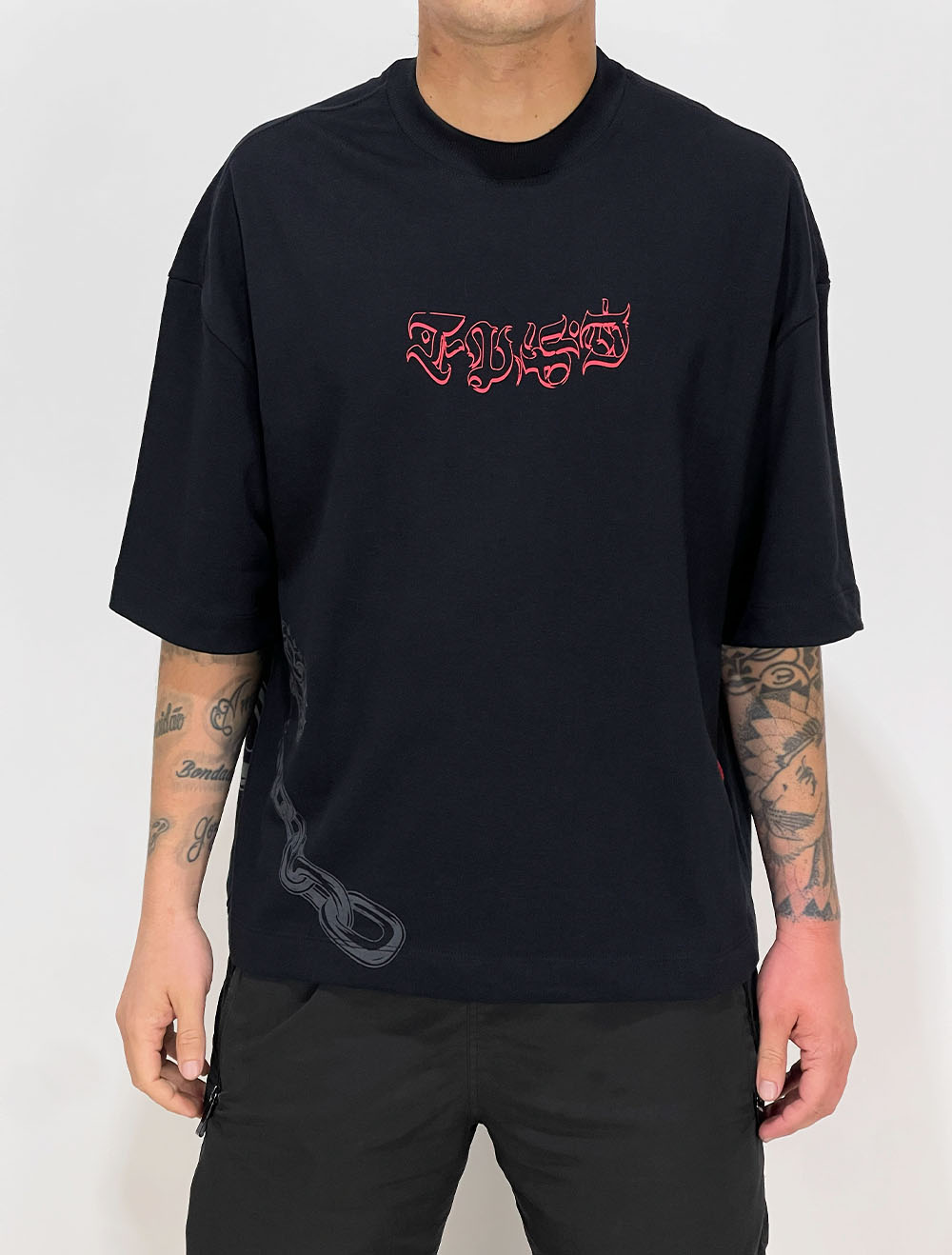 Camiseta Boxy Trip Side Tag Code - Preta