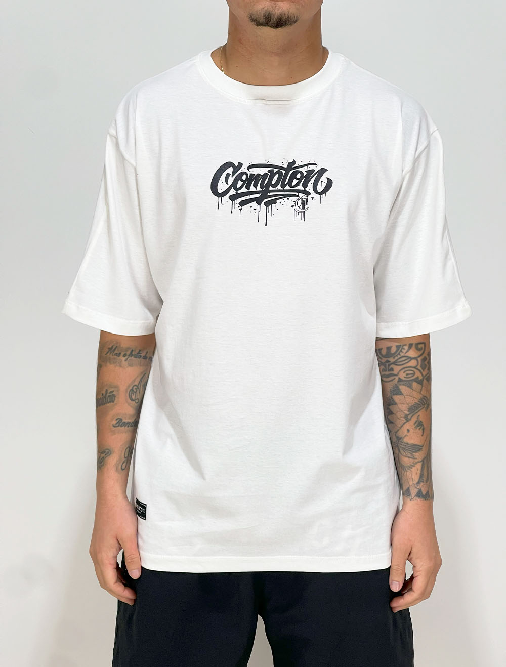 Camiseta Oversized Compton Wing Tag Ink