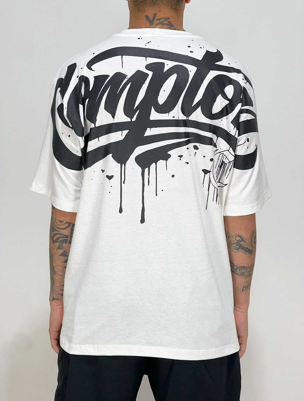 Camiseta Oversized Compton Wing Tag Ink