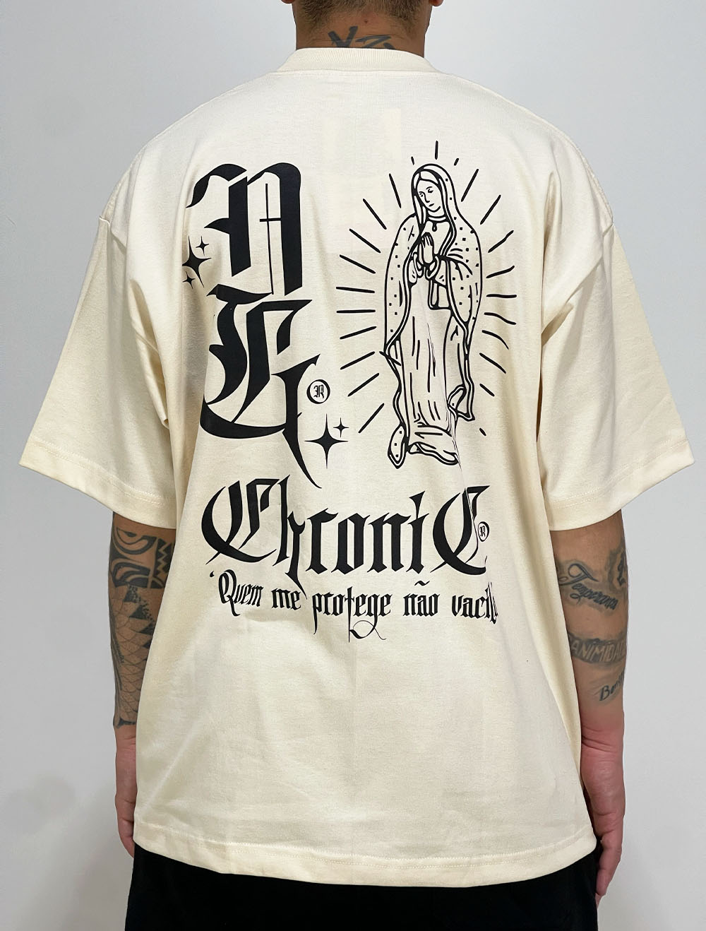 Camiseta Oversized Premium Chronic Quem me Protege não Vacila