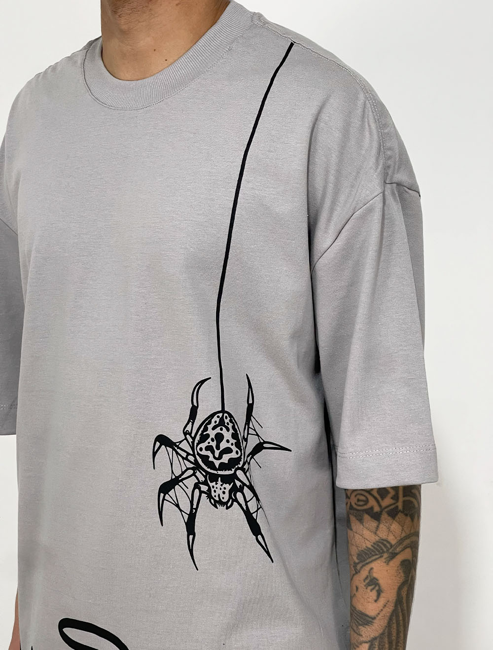 Camiseta Oversized Premium Trip Side Spider Tag - Cinza