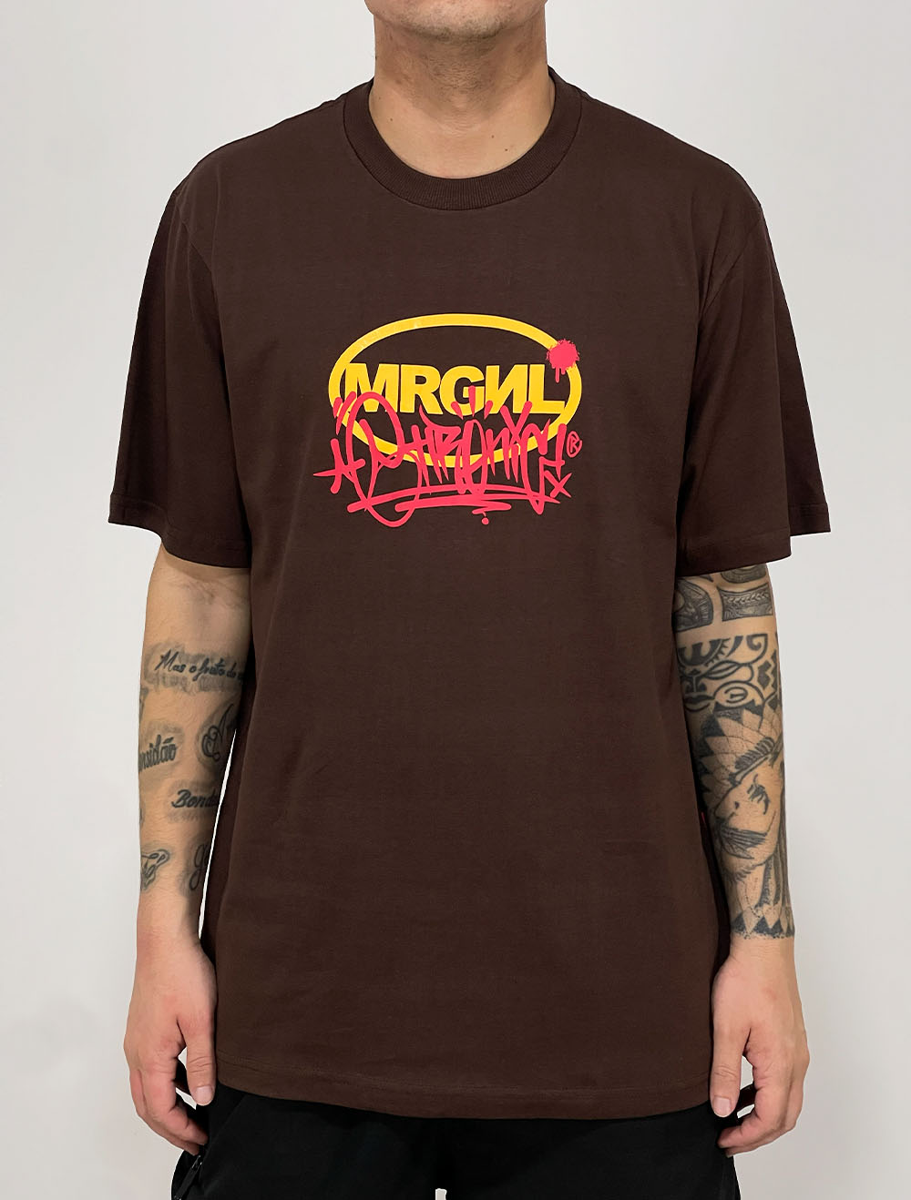 Camiseta Chronic Tag Rumble MRGNL - Azul Marinho