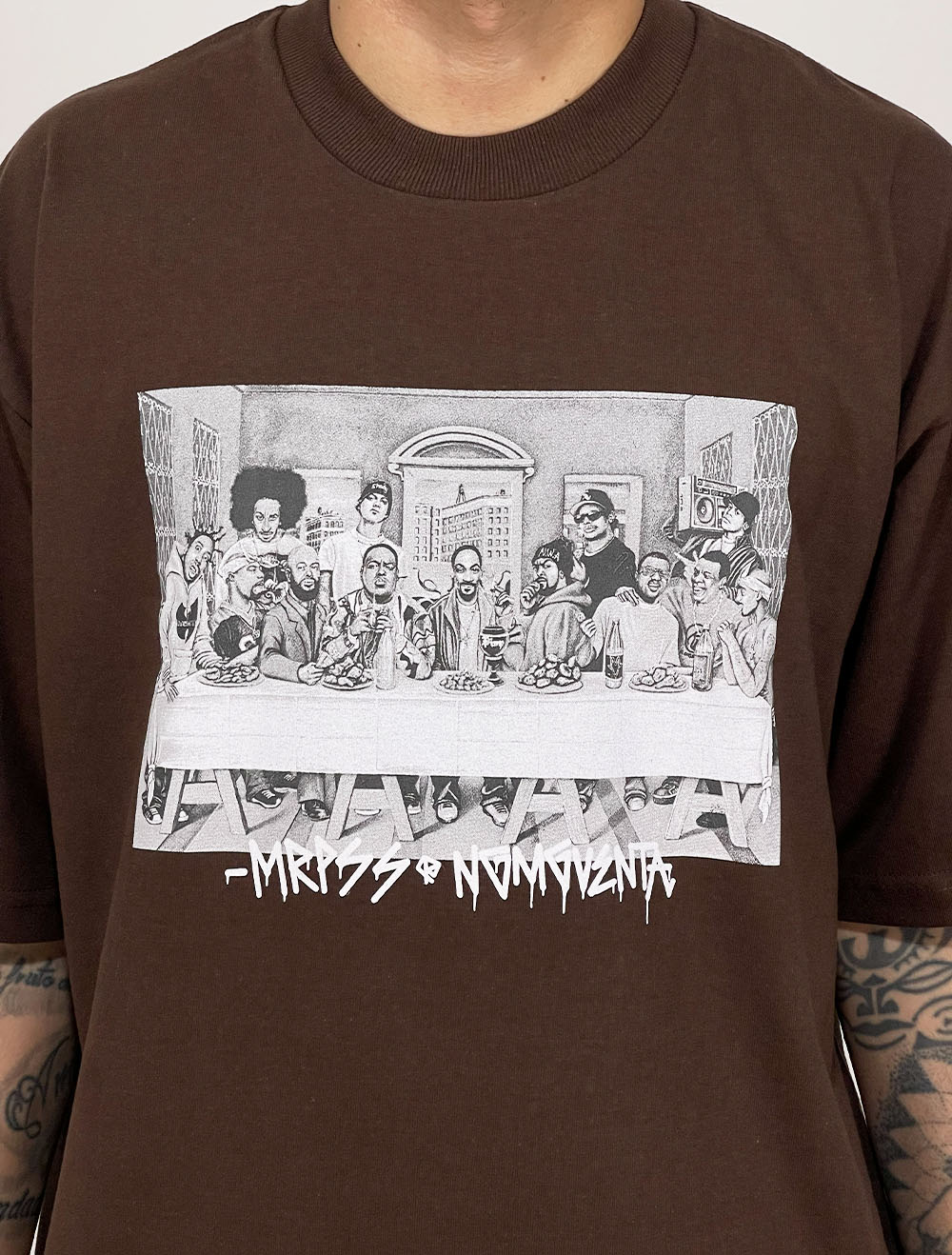 Camiseta Oversized Premium Chronic Santa Ceia Rappers - Marrom