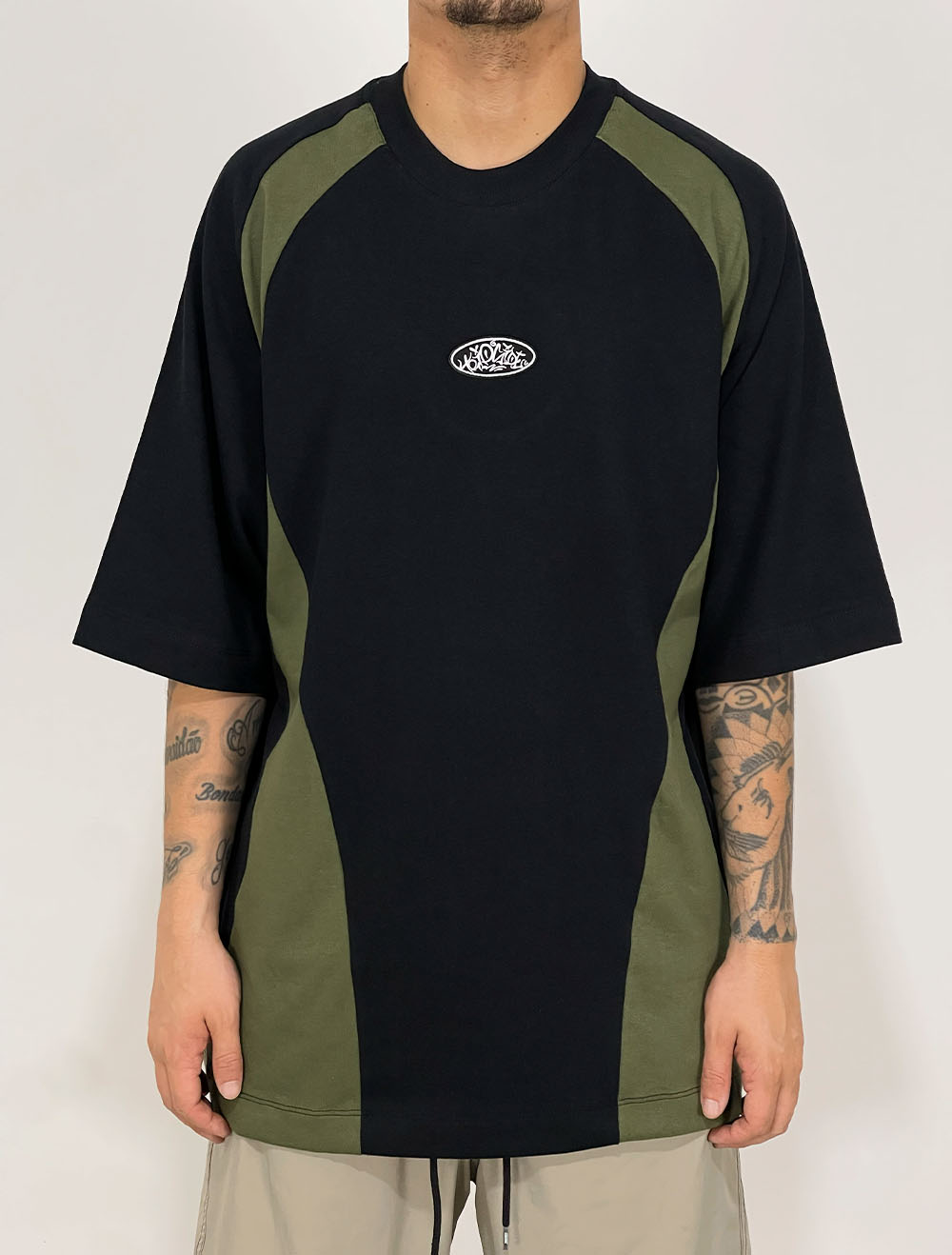 Camiseta Oversized Premium Raglan Trip Side Recorte - Preta/Verde