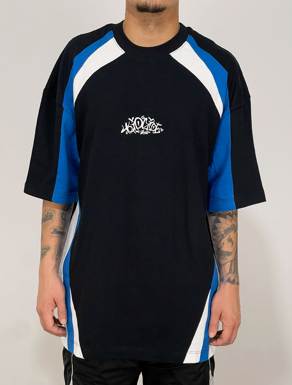 オーダー Camiseta Oversized Premium Trip Side Recorte Duo Code - Preta/Azul