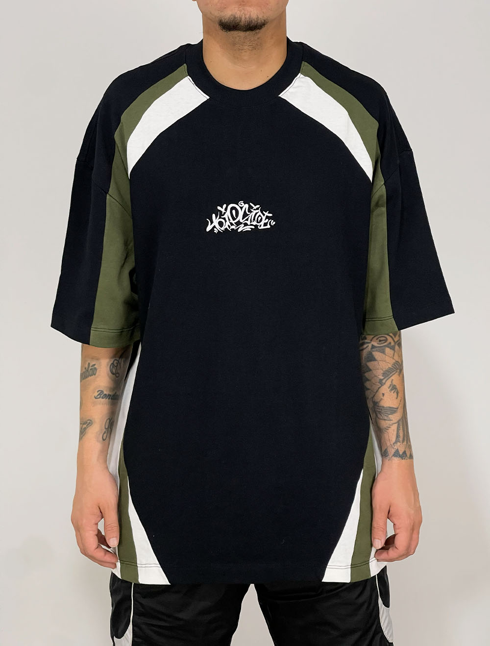 Camiseta Oversized Premium Trip Side Recorte Duo Code - Preta/Azul