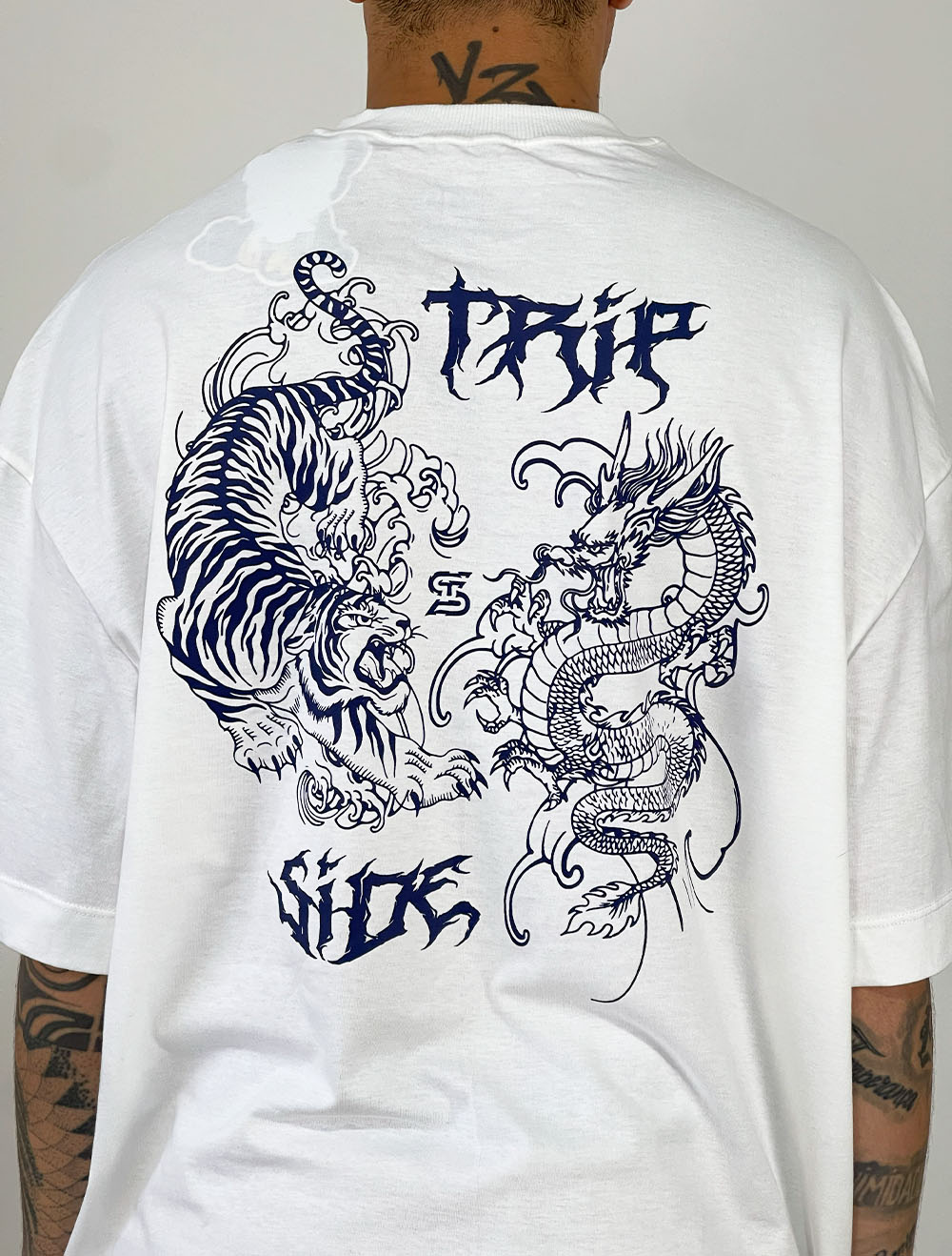 Camiseta Oversized Trip Side Tigre x Dragão Risco - Off White