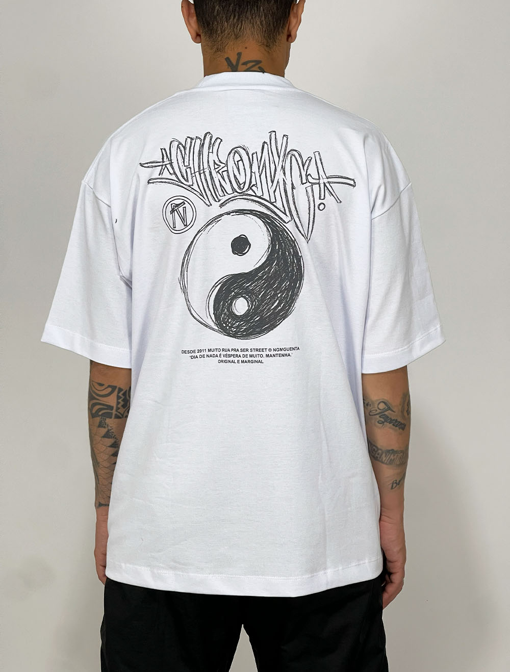 Camiseta Oversized Premium Chronic Scribble Yin Yang - Branca