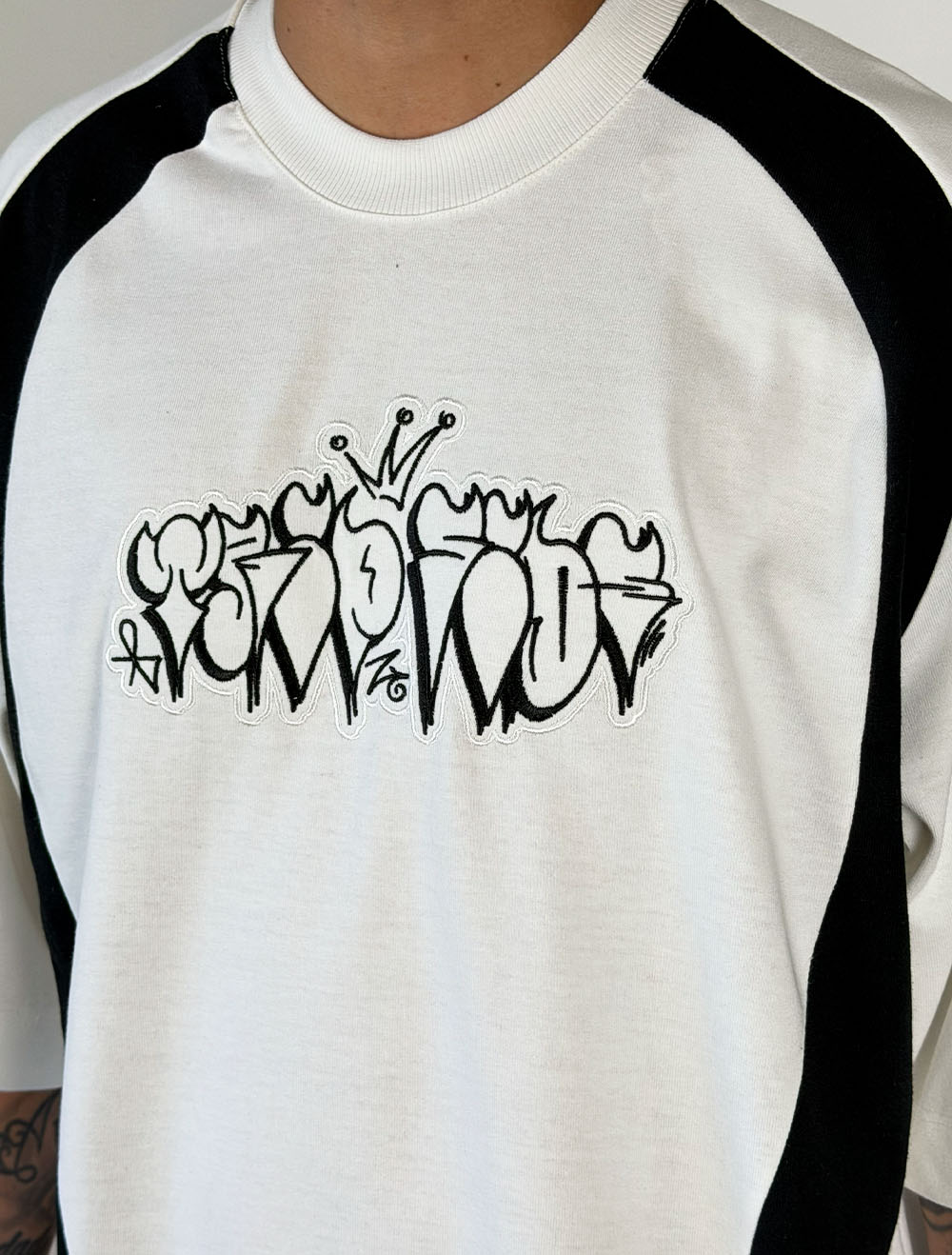 Camiseta Oversized Premium Raglan Trip Side 77 New - Off White/Preta