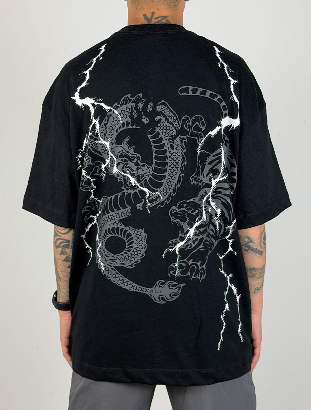 Camiseta Oversized premium Trip side Dragão x Tigre Thunder - Preta